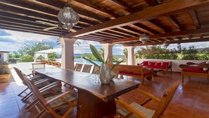 Outdoor dining - Relaxation and tranquility. ET-E-0199 (Santa Eularia Des Riu)