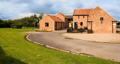 Little Tithe Barn, Lodge Barns, Morton near Southwell, Country Get Away