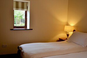 1 bedroom, iron/ironing board, travel cot, WiFi