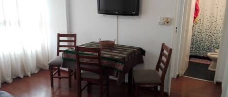 2 chambres, coffres-forts dans les chambres, bureau