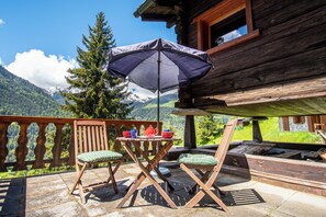 Outdoor dining - Chalet Cuckoo, Romantic Alpine Getaway. Val d'Anniviers, Valais, Switzerland (Ayer)