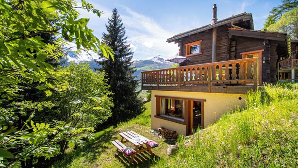 A wooden cabin with a balcony, surrounded by lush greenery and mountains in the background. - Chalet Cuckoo, Romantic Alpine Getaway. Val d'Anniviers, Valais, Switzerland (Ayer)