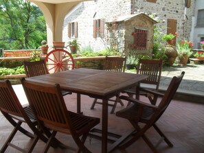 Outdoor dining - Country house in Tuscany, quiet and comfortable - lower floor (Marliana)