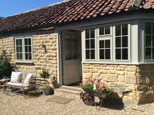 Well appointed, rural village getaway, close to Malton, York and the East Coast