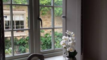 1 chambre, fer et planche Ă repasser, Wi-Fi, draps fournis