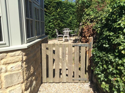 Well appointed, rural village getaway, close to Malton, York and the East Coast