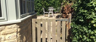 Well appointed, rural village getaway, close to Malton, York and the East Coast