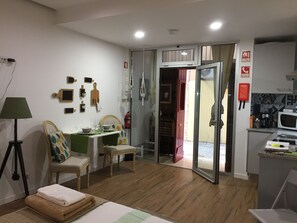 Ferros/tábuas de passar roupa, Wi-Fi, roupa de cama