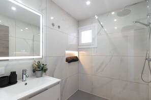 Baignoire, serviettes fournies