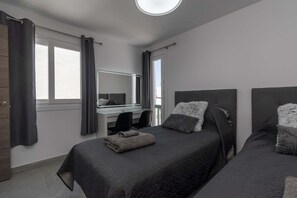 2 chambres, fer et planche à repasser, Wi-Fi, draps fournis