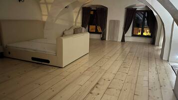 1 bedroom, desk, iron/ironing board, free WiFi