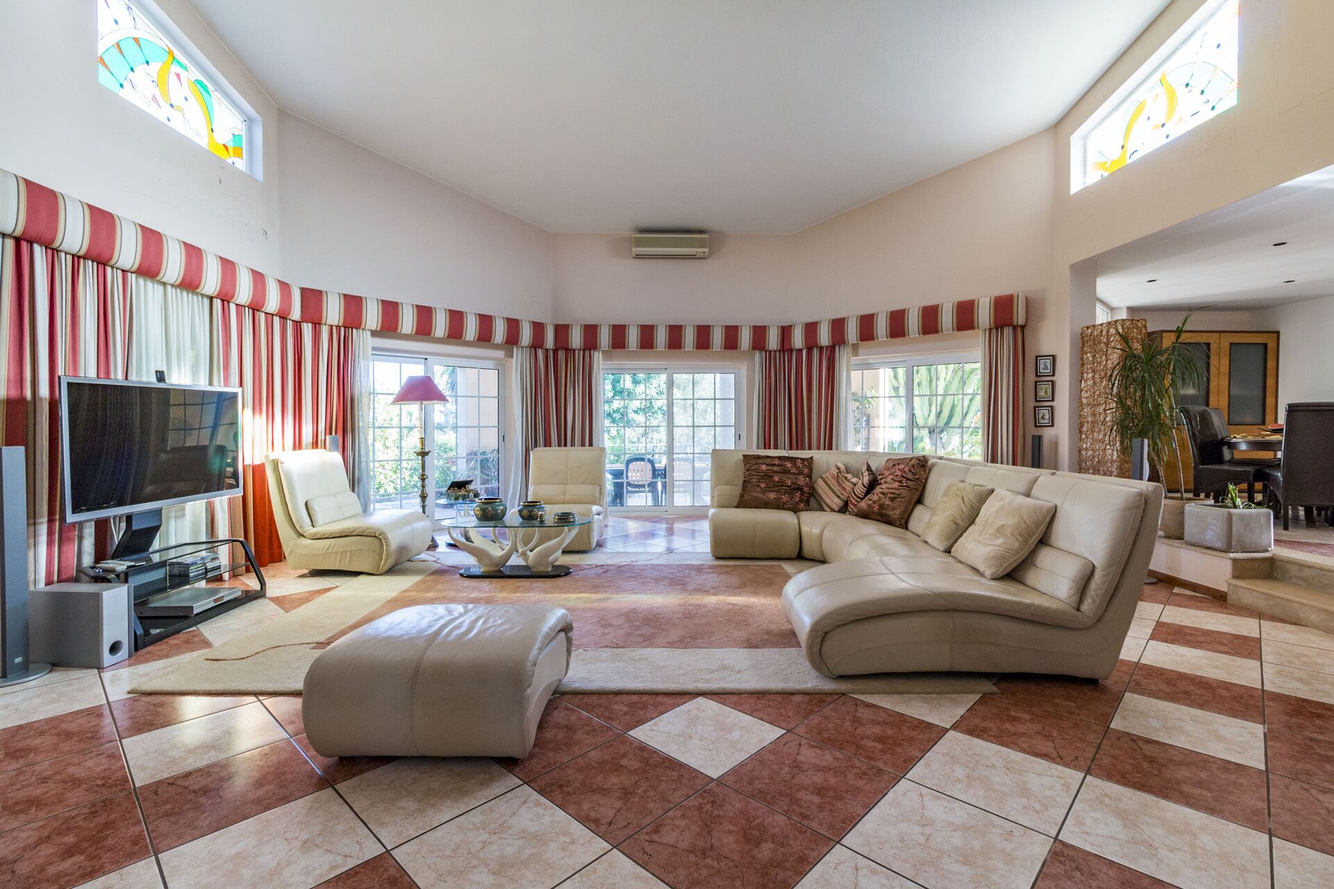 Smart TV, fireplace, DVD player, foosball