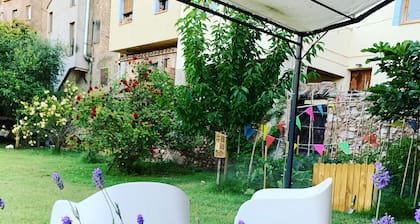 Cottage with fireplace Ca l'Esquelleta with a capacity of 1 to 8 people
