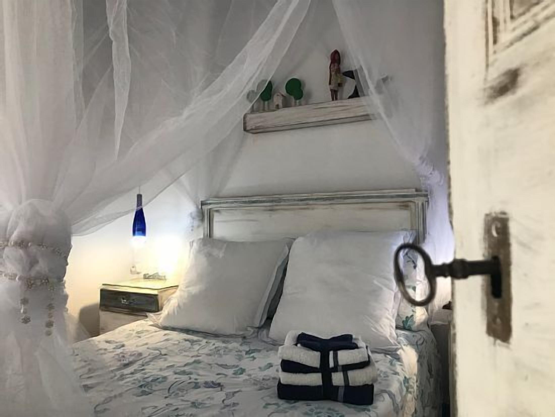 Cottage with fireplace Ca l'Esquelleta with a capacity of 1 to 8 people