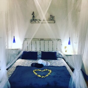 4 chambres, coffres-forts dans les chambres, fer et planche à repasser