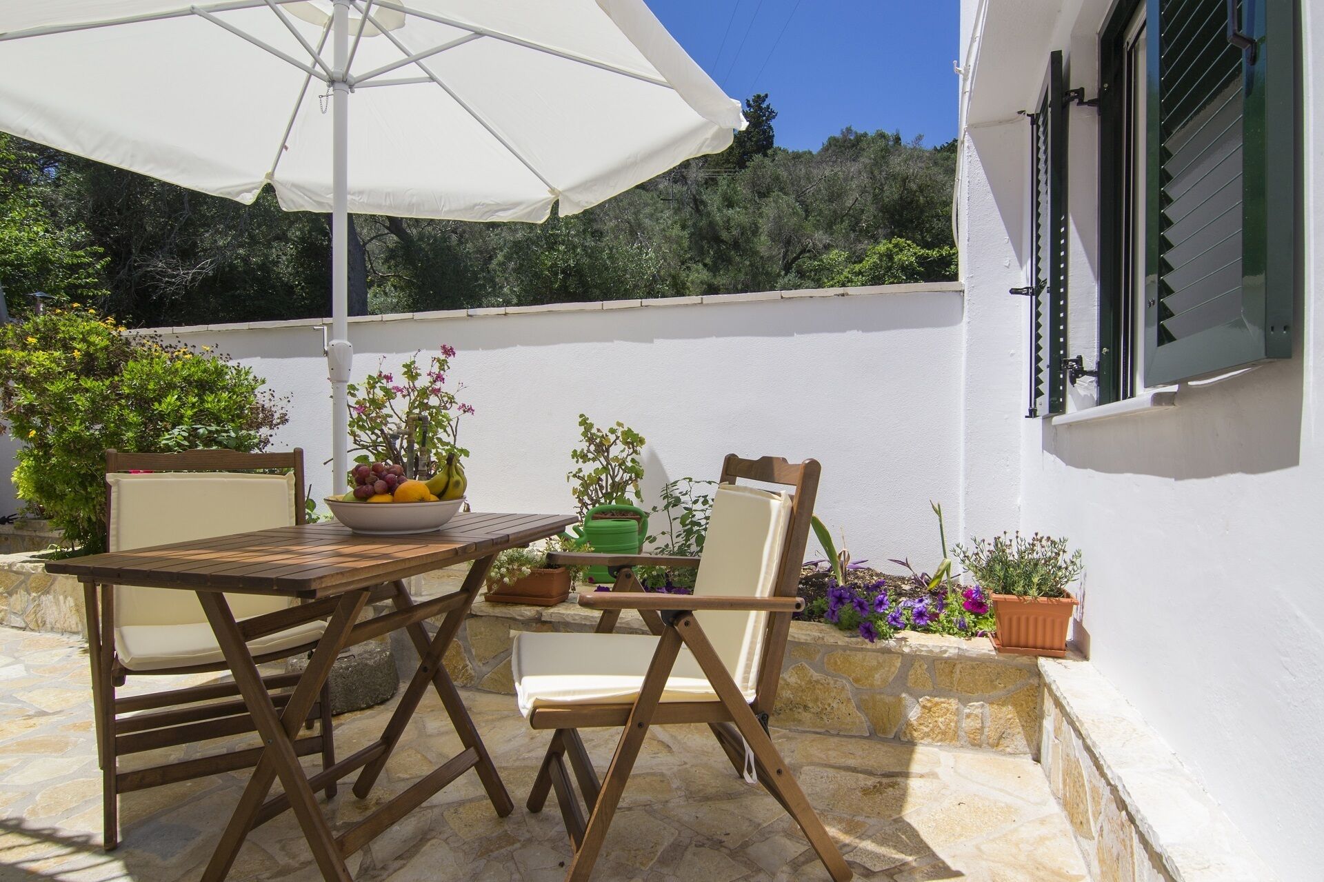 屋外ダイニングエリア