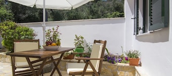 Peaceful Studio in the village of Lakka