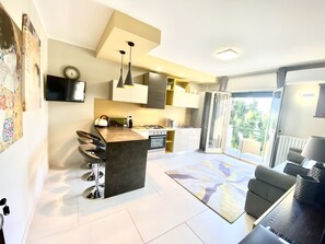 LED TV - "MOTTOLA APARTMENT" Suite 200 mt from the sea (Tropea)