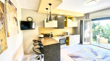 Fridge, microwave, oven, stovetop