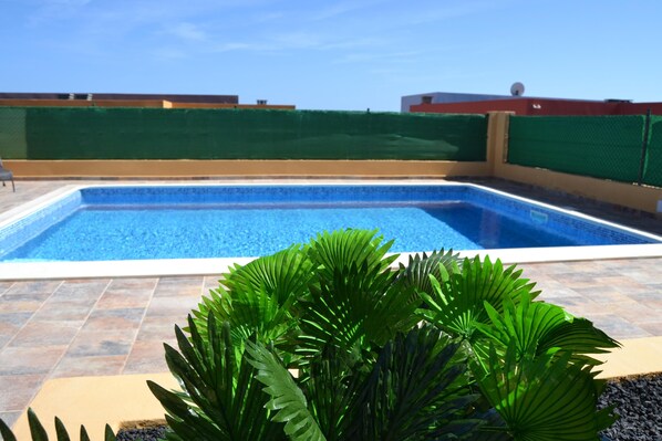 Piscine extérieure, piscine chauffée