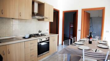 Fridge, oven, stovetop, cookware/dishes/utensils