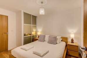 3 slaapkamers, een strijkplank/strijkijzer, wifi, beddengoed