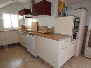 Réfrigérateur, micro-ondes, four, lave-vaisselle