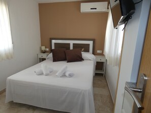 3 slaapkamers, een strijkplank/strijkijzer, gratis wifi, beddengoed