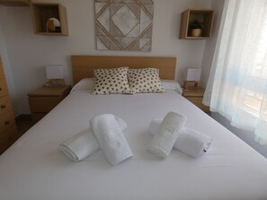 3 chambres, fer et planche à repasser, Wi-Fi gratuit, draps fournis