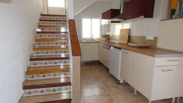 Réfrigérateur, micro-ondes, four, lave-vaisselle