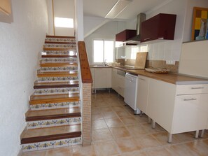 Réfrigérateur, micro-ondes, four, lave-vaisselle