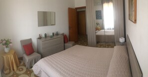 2 多间卧室、熨斗/熨衣板、免费 WiFi、床单