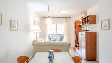 Smart-TV, Kamin, DVD-Player