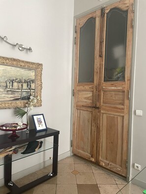 المنشأة من الداخل