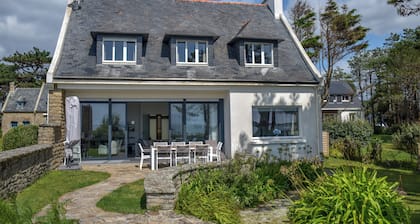 Family-friendly villa, right by the ocean