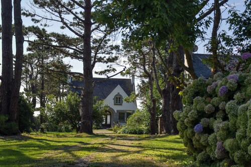 Family-friendly villa, right by the ocean