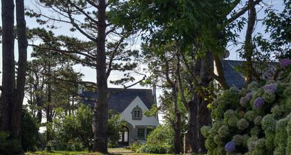 Family-friendly villa, right by the ocean