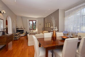 Smart TV, fireplace, DVD player, books