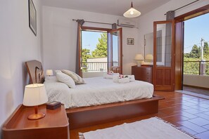 3 bedrooms, iron/ironing board, travel crib, free WiFi