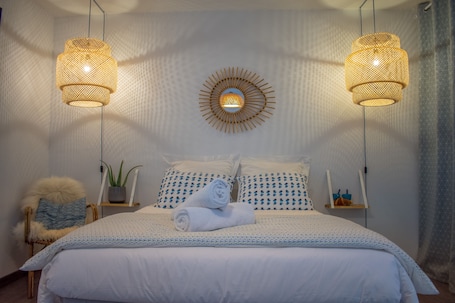 1 bedroom, desk, soundproofing, iron/ironing board. La maison de Valentine ***