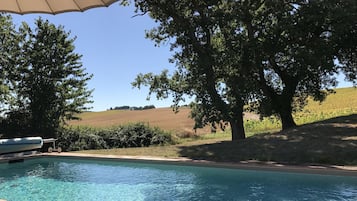 Piscina all'aperto, una piscina riscaldata