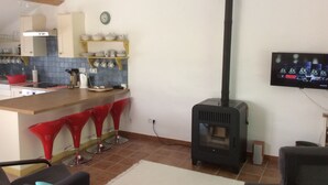 ماكينة لصنع القهوة/الشاي، ثلاجة، ميكروويف، فرن