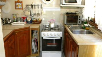 Fridge, microwave, oven, coffee/tea maker