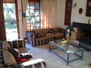 Smart TV, stereo - SIMPÁTICA HOUSE OF 2 BEDROOMS 7 BLOCKS FROM THE BEACH MANSA (Maldonado)