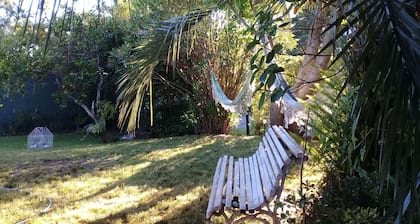 SIMPÁTICA HOUSE OF 2 BEDROOMS 7 BLOCKS FROM THE BEACH MANSA