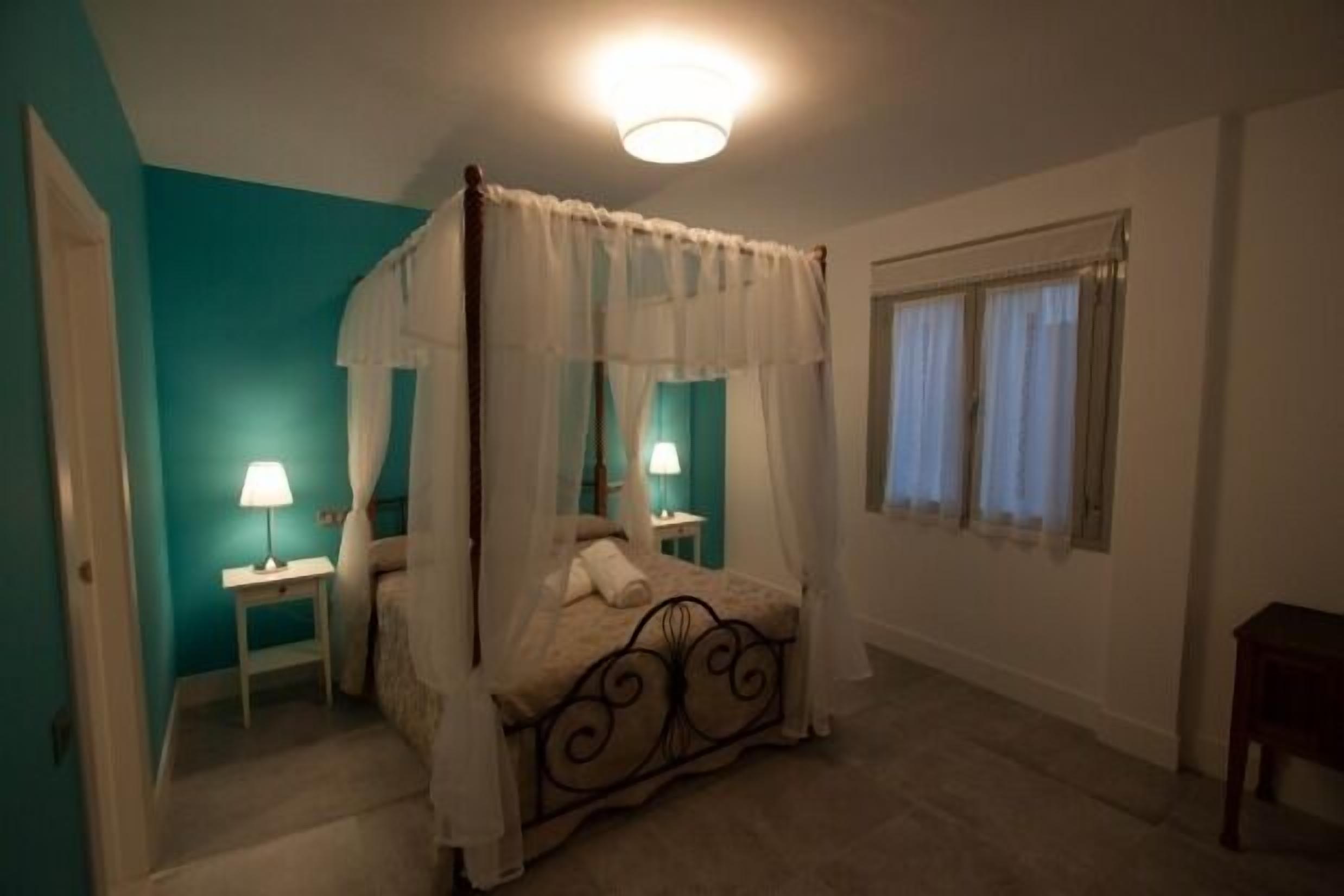 Self catering La Alvardana for 12 people