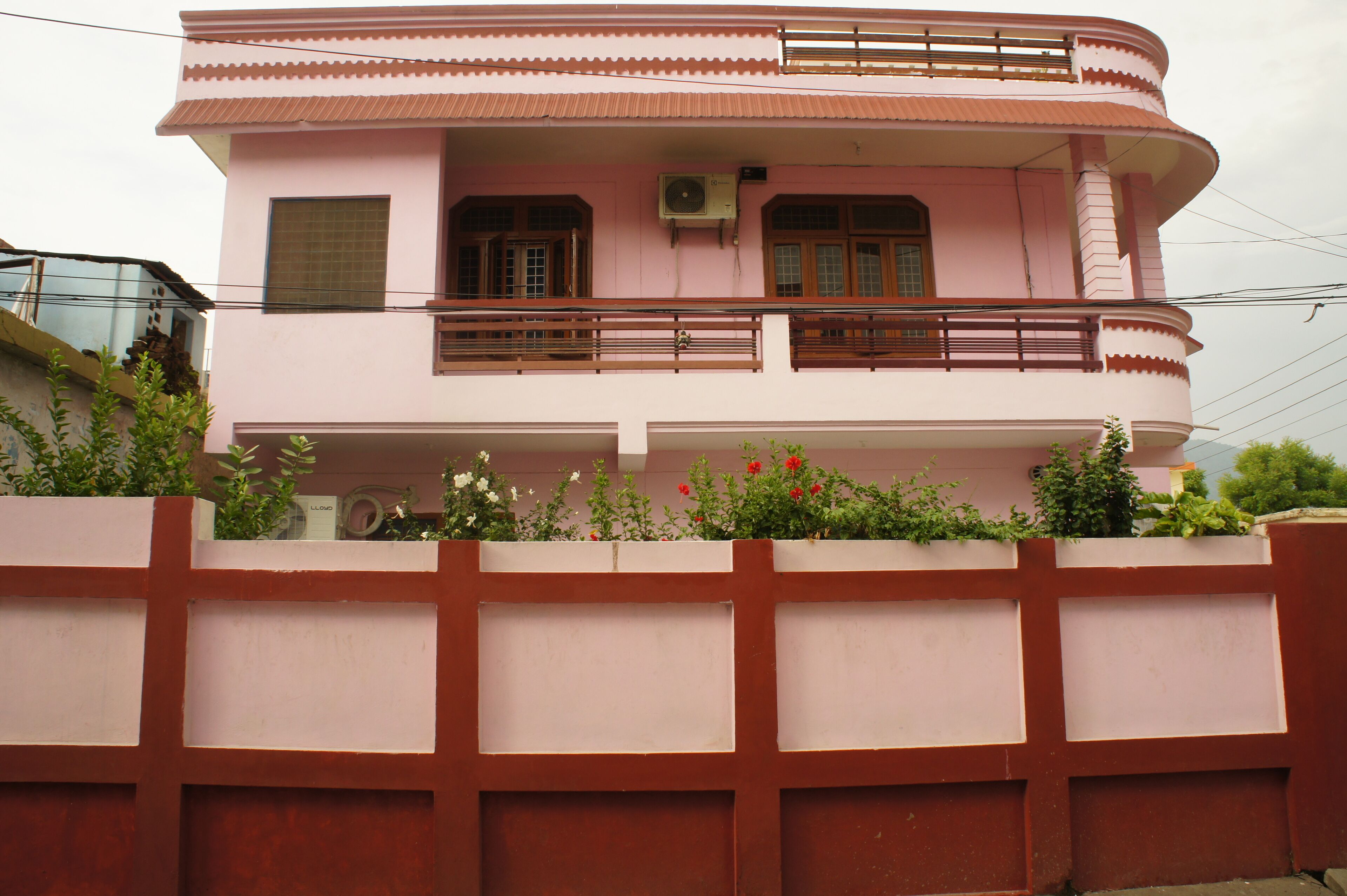 Studio Space near river Ganges - Luxury, Location & Convenience- Fully Furnished