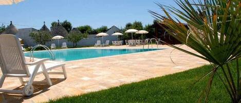 حمّام سباحة مُدفَّأ