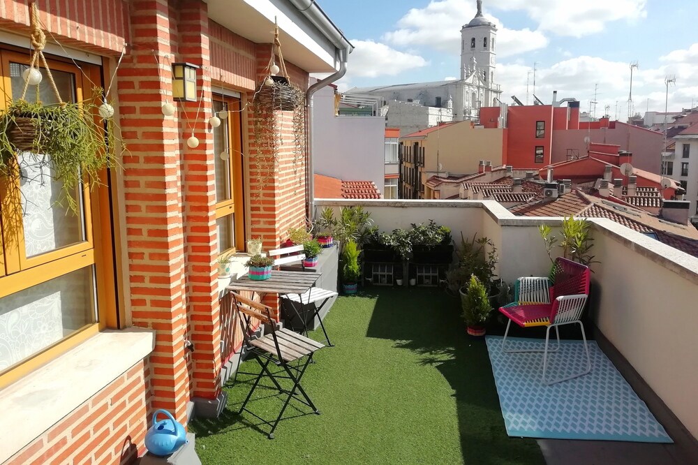 Penthouse center with large terrace, renovated and sunny. Wifi - License