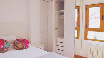 2 dormitorios, escritorio, tabla de planchar con plancha y wifi gratis